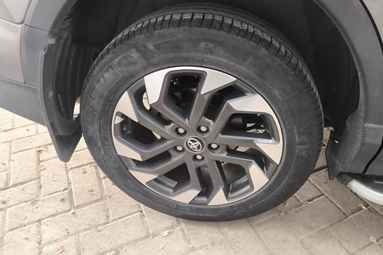 Toyota RAV4 (Imported) 2018 #5 Toyota RAV4 (Imported) 2018 immagine di auto #5