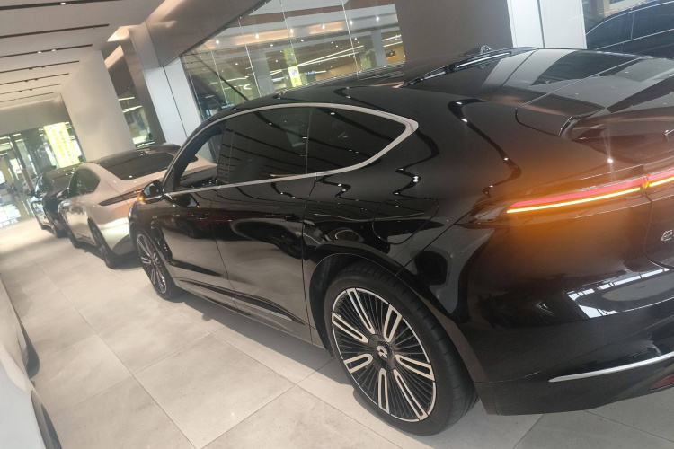 NIO ET9 2024 immagine di auto #5