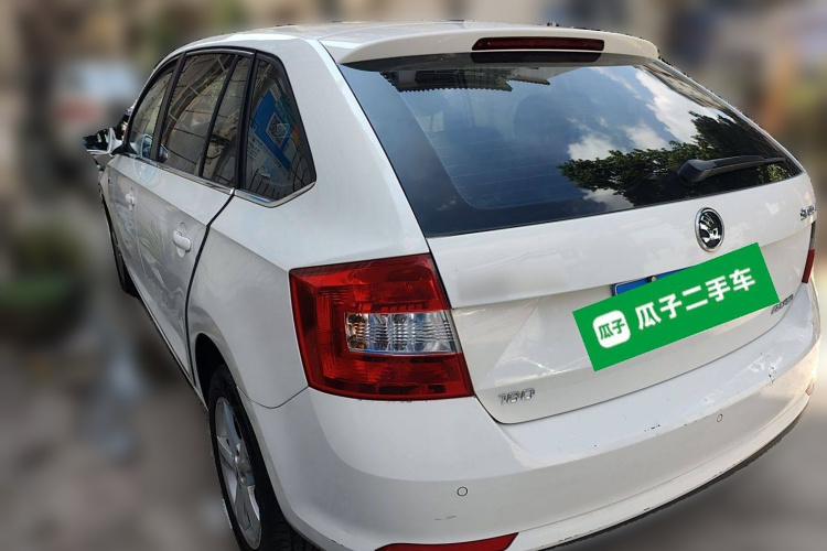 Skoda Rapid Spaceback 2016 car image #5