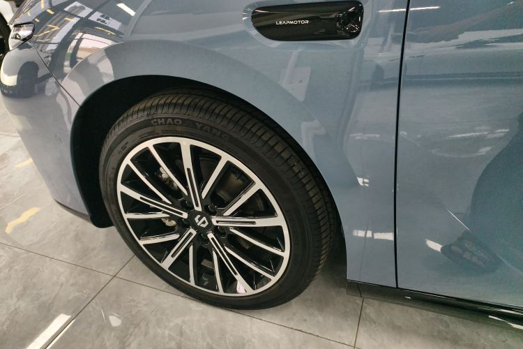 零跑汽车 零跑B01 2025 汽车图片 #5