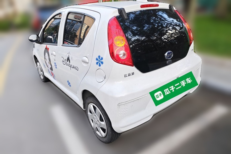 BYD e1 2020 car image #5