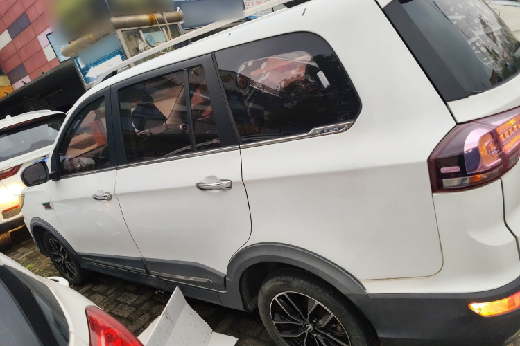 SWM斯威汽车 SWM斯威大虎 2017 #5 SWM斯威汽车 SWM斯威大虎 2017 汽车图片 #5