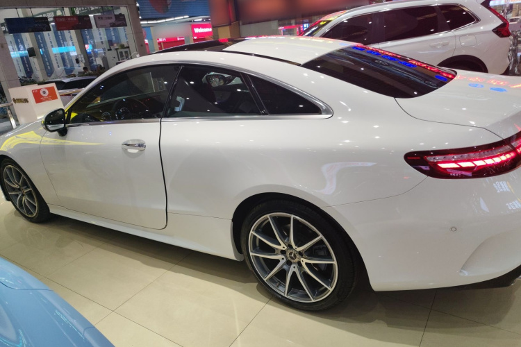 Mercedes-Benz E Class (Imported) 2021 immagine di auto #5