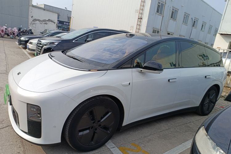 Li i8 2025 image de voiture #5