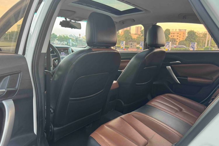 MG GT 2017 car image #5