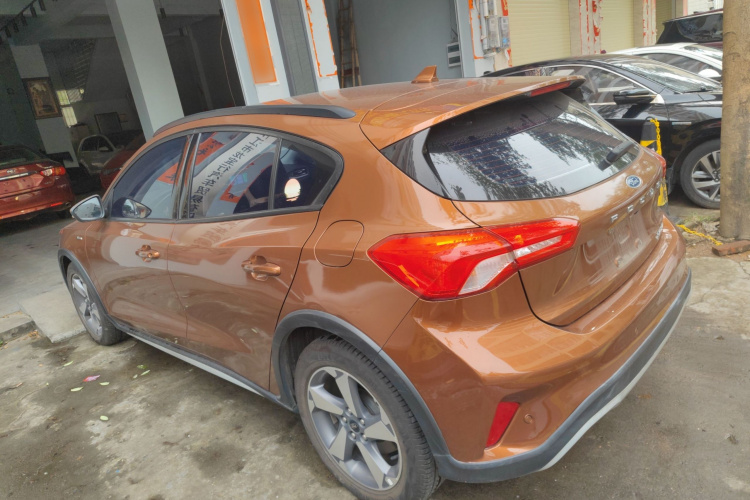 Ford Focus Active 2019 car image #5