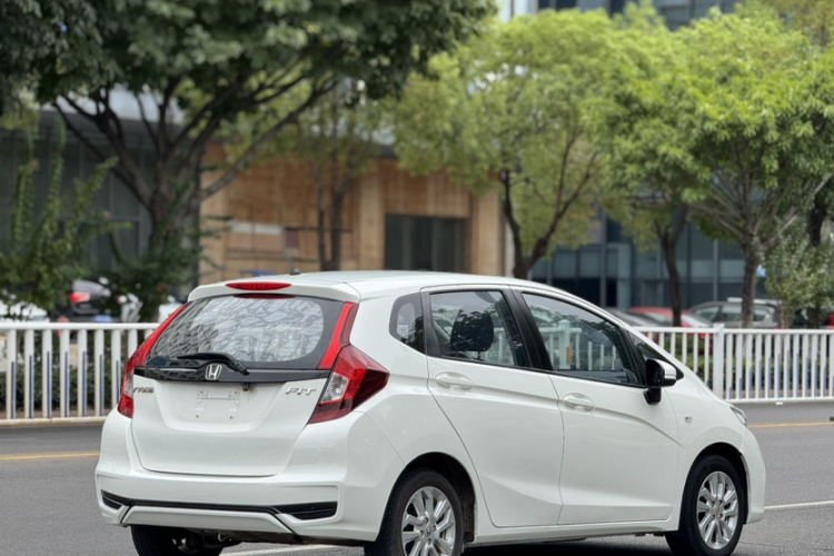 Honda Fit (Imported) 2018 car image #5