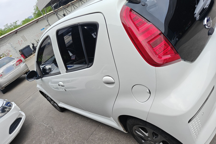 BYD e1 2019 car image #5