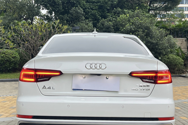 Audi A4 2019 car image #5