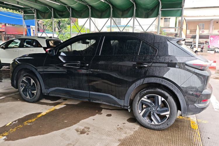 哪吒汽车 哪吒X 2023 汽车图片 #5