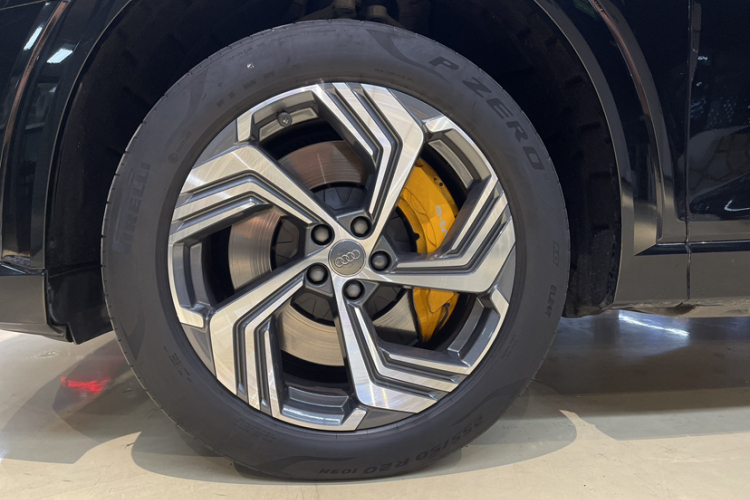 Audi e-tron 2023 #5 Audi e-tron 2023 car image #5