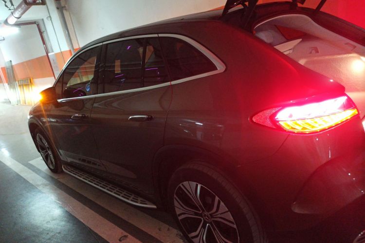 Mercedes-Benz EQE SUV 2023 immagine di auto #5