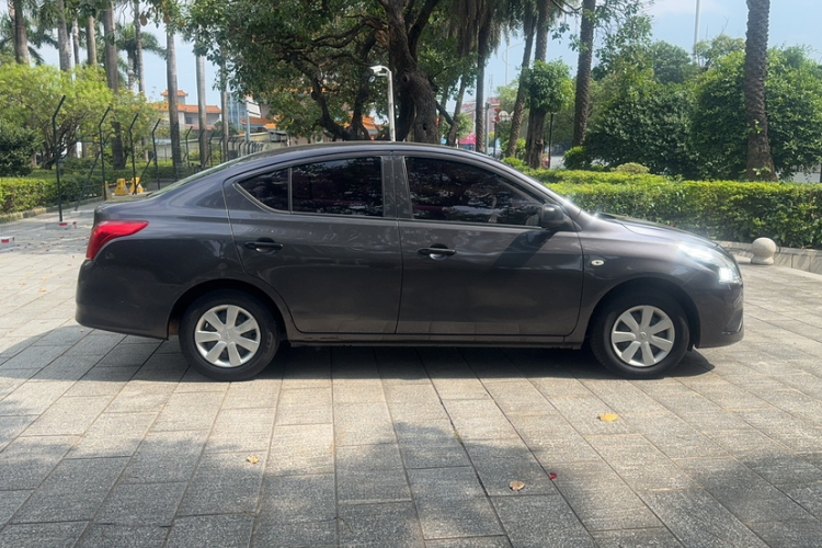 Nissan Sunny 2017 car image #5