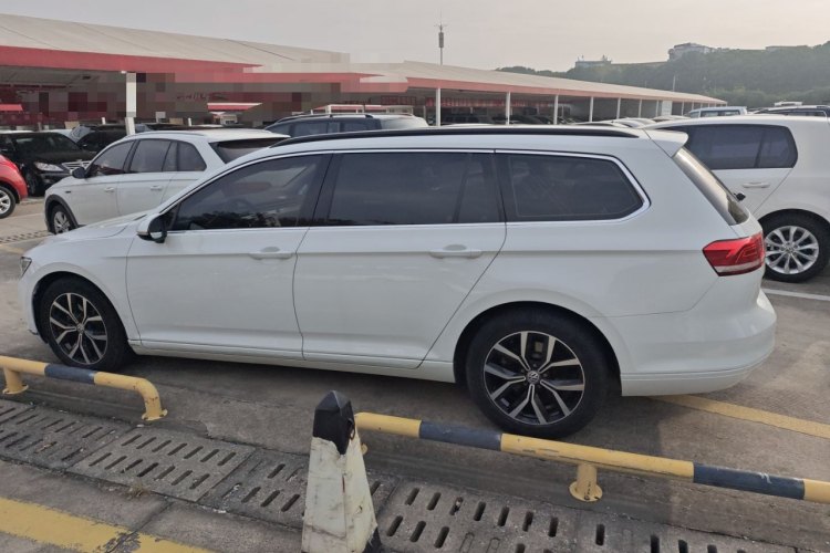 Volkswagen Passat Variant 2017 immagine di auto #5