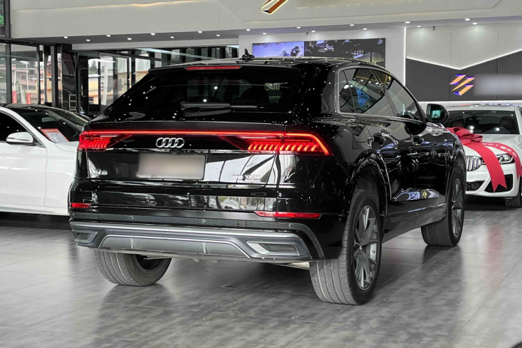 Audi Q8 2023 car image #5