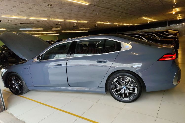 BMW i5 M60 2024 #5 BMW i5 M60 2024 car image #5