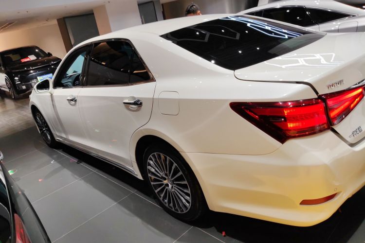 丰田 皇冠 2018 汽车图片 #5