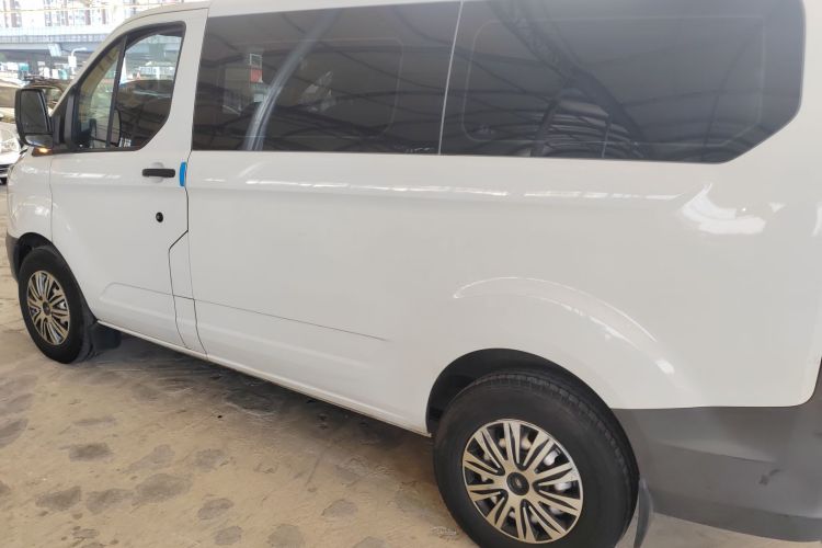 Ford Transit 2023 car image #5