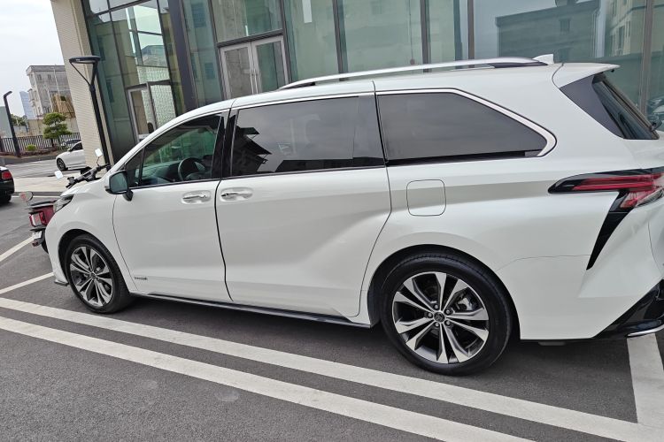 Toyota Granvia 2023 immagine di auto #5