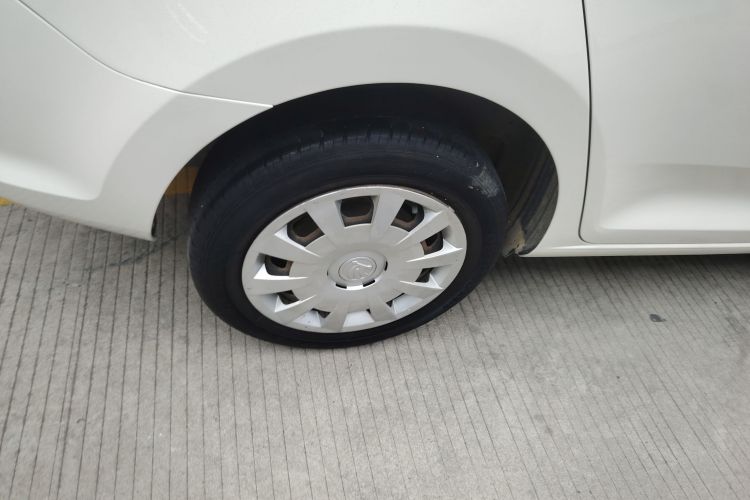 Skoda Rapid Spaceback 2016 car image #5