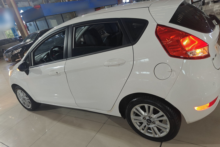 Ford Fiesta (Imported) 2016 immagine di auto #5