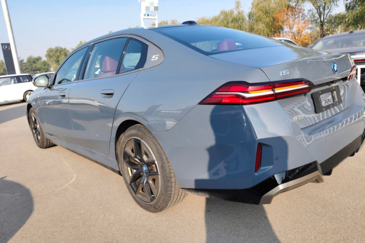 BMW i5 M60 2024 car image #5