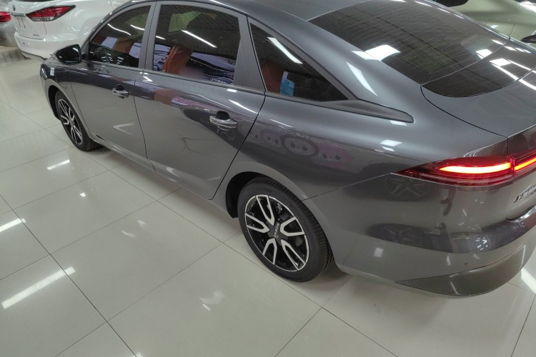 Roewe D6 2025 изображение автомобиля #5