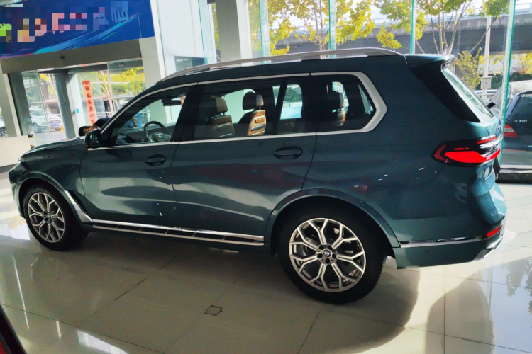 BMW X7 2023 car image #5