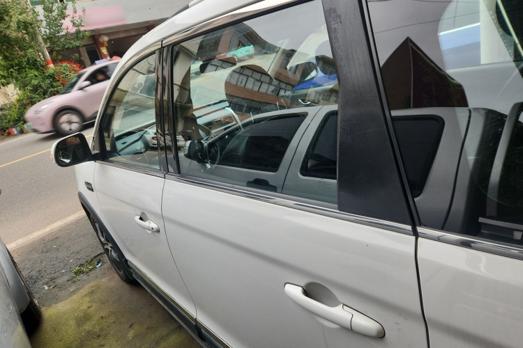 Forthing SX6 2016 car image #5