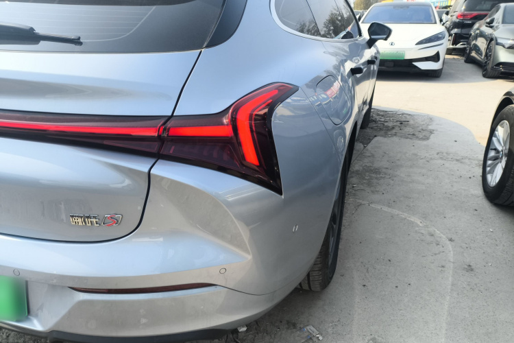 哪吒汽车 哪吒S猎装 2025 汽车图片 #5