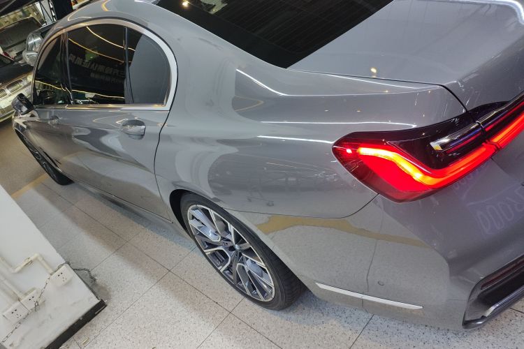 BMW M760Le 2021 car image #5