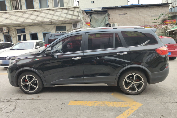 SWM斯威汽车 SWM斯威X2 2017 #5 SWM斯威汽车 SWM斯威X2 2017 汽车图片 #5