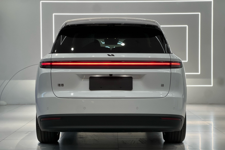 Li i8 2025 image de voiture #5