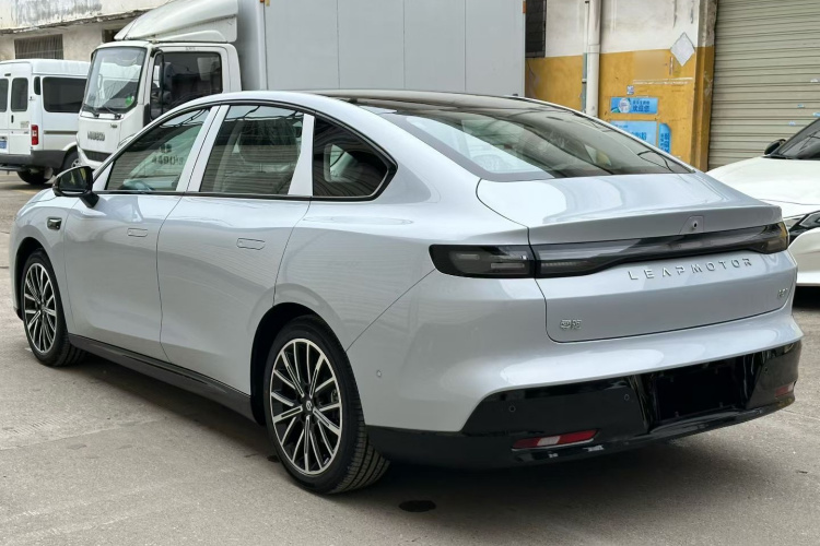 零跑汽车 零跑B01 2025 汽车图片 #5