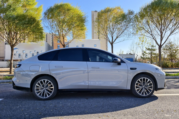 零跑汽车 零跑B01 2025 汽车图片 #5