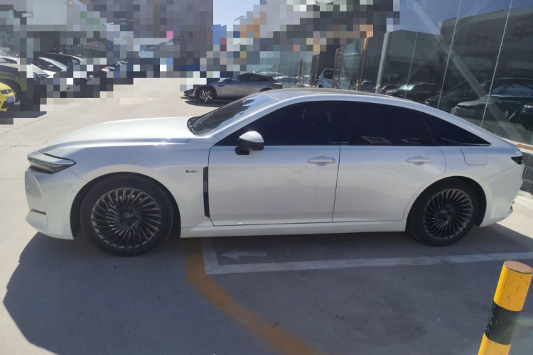 Toyota Crown 2024 immagine di auto #5