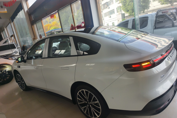 零跑汽车 零跑B01 2025 汽车图片 #5