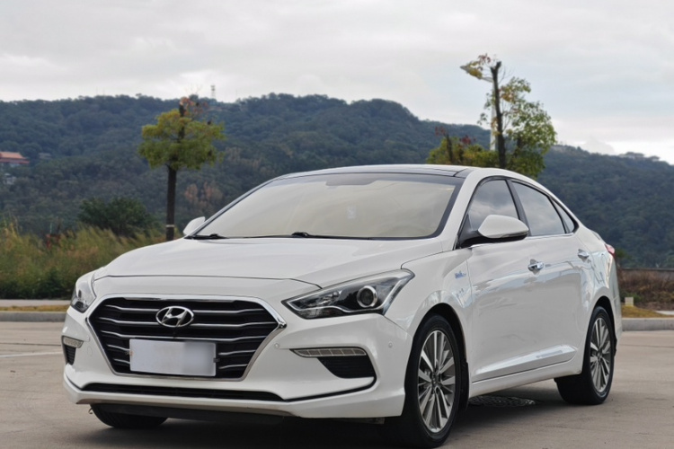 Hyundai Mistra 2017 immagine di auto #5