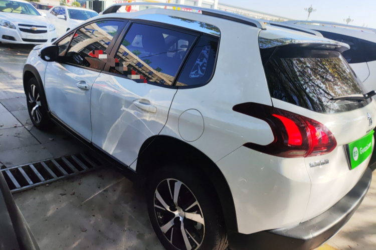 Peugeot 2008 2018 image de voiture #5