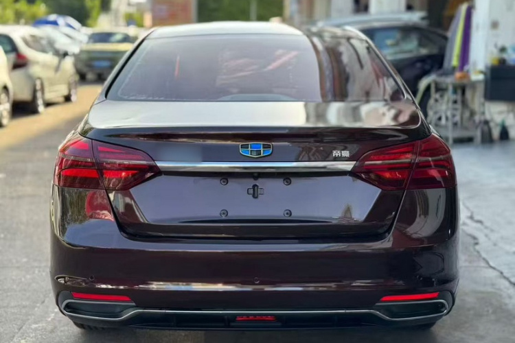 GEELY Emgrand 2018 car image #5