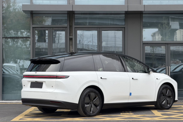 Li i8 2025 изображение автомобиля #5