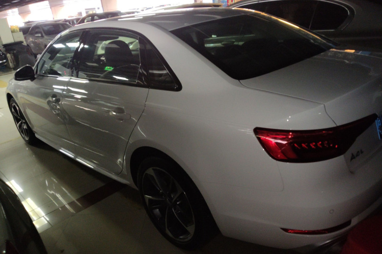 Audi A4 2017 car image #5