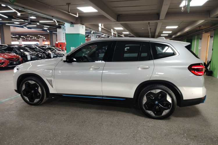 BMW iX3 2021 immagine di auto #5