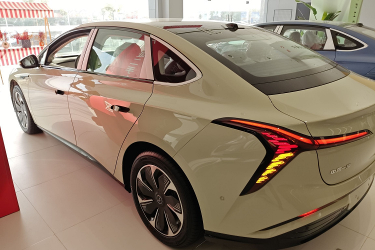 HongQi TianGong 05 2025 #5 HongQi TianGong 05 2025 car image #5