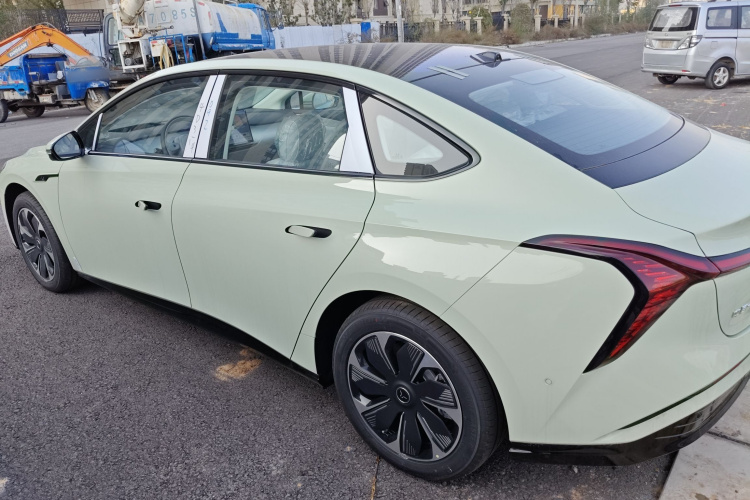 HongQi TianGong 05 2025 #5 HongQi TianGong 05 2025 car image #5