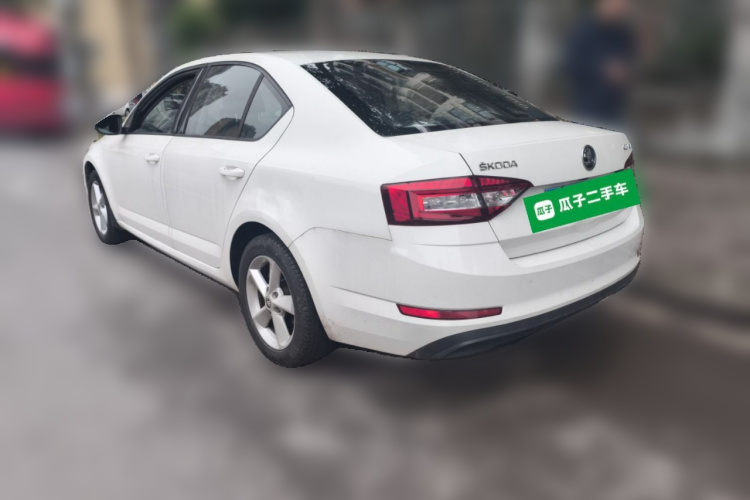 Skoda Octavia 2019 car image #5