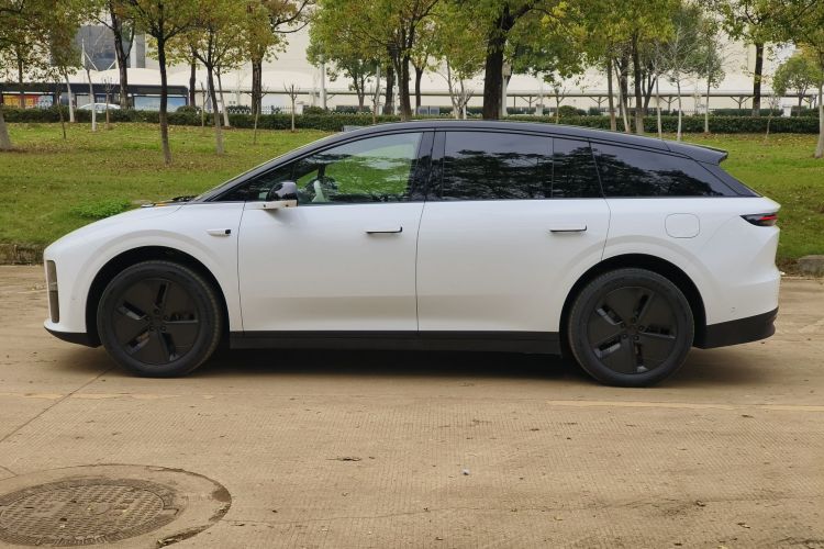 Li i6 2025 صورة سيارة #5