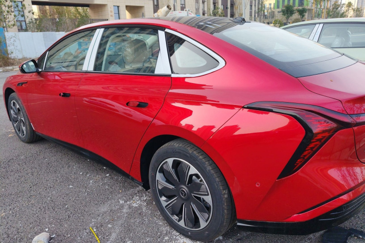 HongQi TianGong 05 2025 immagine di auto #5