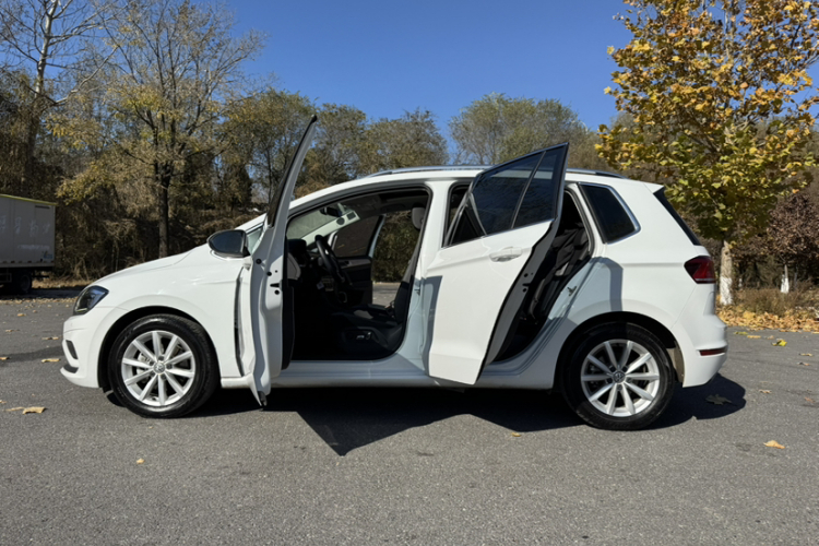 Volkswagen Golf Sportsvan 2020 car image #5