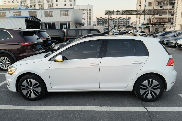Volkswagen Golf Pure Electric 2020 #5 Volkswagen Golf Pure Electric 2020 car image #5